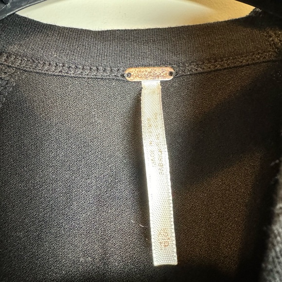 Free People Just A Twist T-Shirt - Size XS - Picture 5 of 6